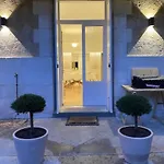 Апартаменты Tres Bel En Rez De Jardin, Pereire, 100 M De La