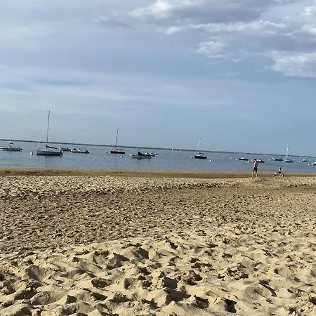 Tres Bel En Rez De Jardin, Pereire, 100 M De La *